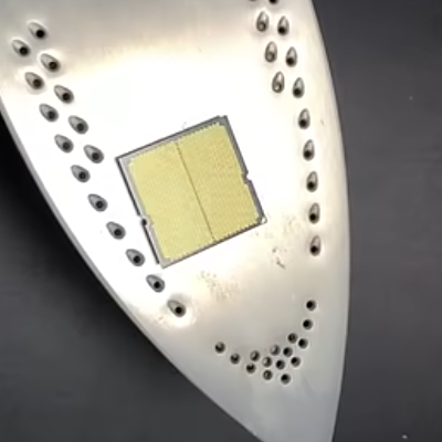 … then you apply enough heat to the IHS to melt the solder…